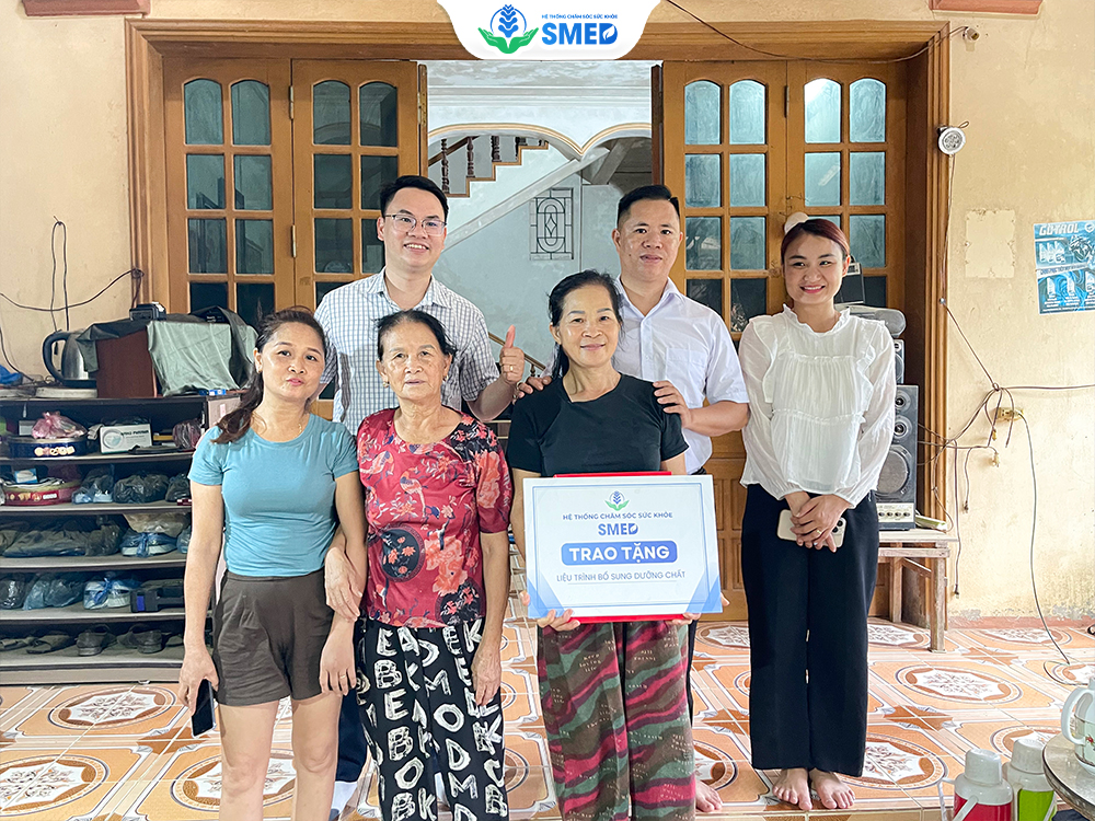 Bác sĩ SMED đến nhà thăm hỏi sức khỏe cô Hương